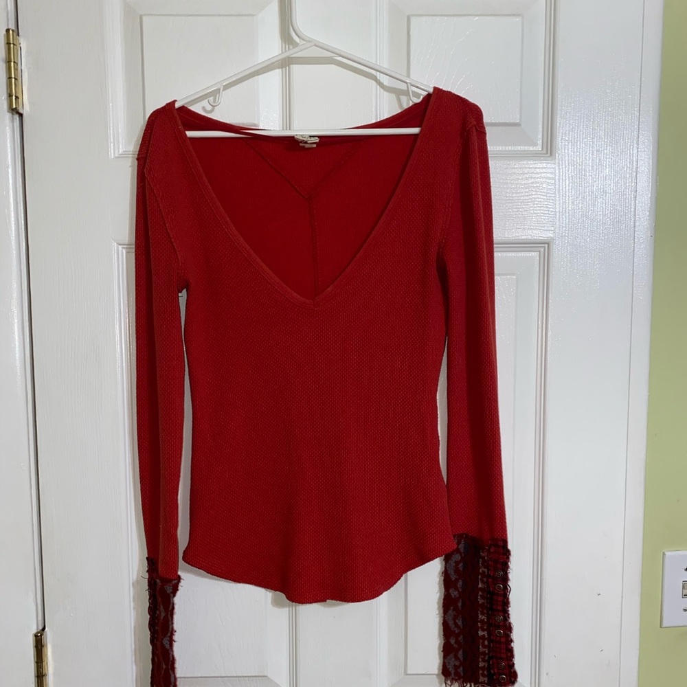 Free People Long sleeve thermal w sleeve design